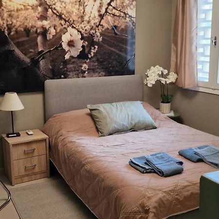 A Cozy Affordable Place At Voula Athena Bagian luar foto
